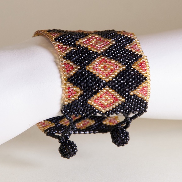 Vintage hand beaded cuff wrap bracelet diamond pattern - Picture 3 of 5
